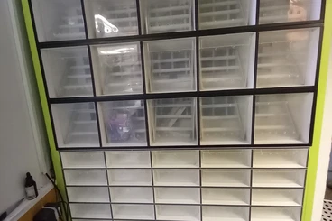 Enclosures kaufen und verkaufen Photo: Rack mit zwei Boxen grössen. Auf Räder